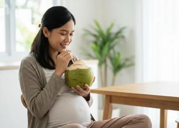 Bà bầu uống nước dừa được không? [Tư vấn của bác sĩ]	
