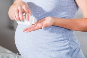 Bà bầu nên uống canxi ống hay viên: Lựa chọn nào tốt hơn?