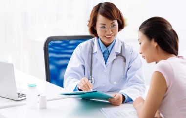 Sau sinh vùng kín có mùi hôi nên xử lý như thế nào?