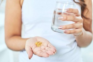 So sánh vitamin tổng hợp và vitamin riêng lẻ: Bà bầu nên uống loại nào?