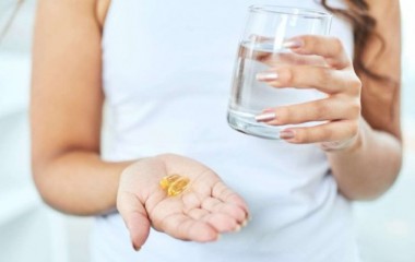 So sánh vitamin tổng hợp và vitamin riêng lẻ: Bà bầu nên uống loại nào?