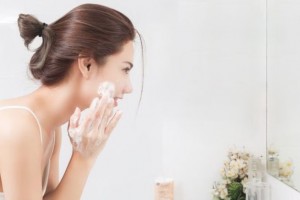 Hướng dẫn cách chăm sóc da sau sinh cho chị em