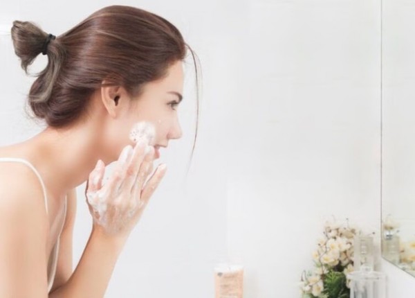 Hướng dẫn cách chăm sóc da sau sinh cho chị em
