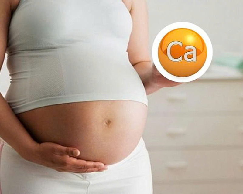 ba-bau-nen-uong-canxi-ong-hay-vien-